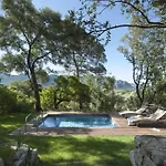 Le Hameau De Saparale מלון 4*