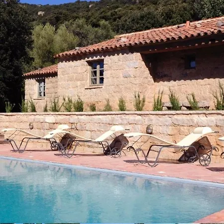 Le Hameau De Saparale 4*