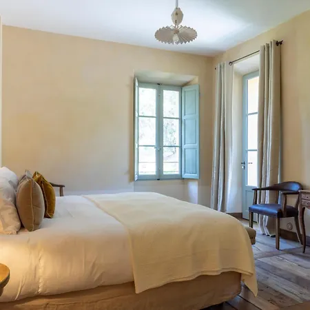 מלון Le Hameau De Saparale 4*