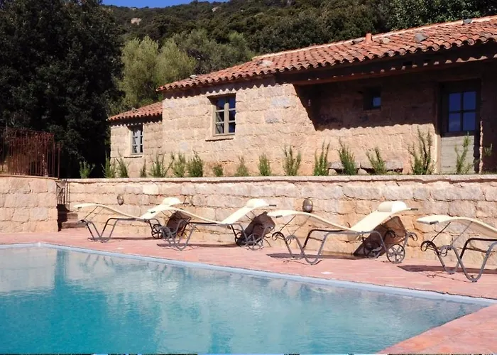 Le Hameau De Saparale 4*