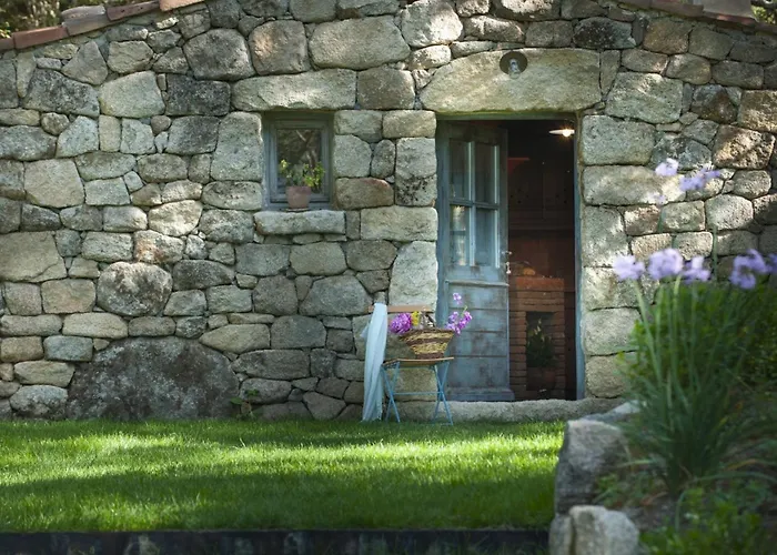 Le Hameau De Saparale 4* 萨尔泰纳