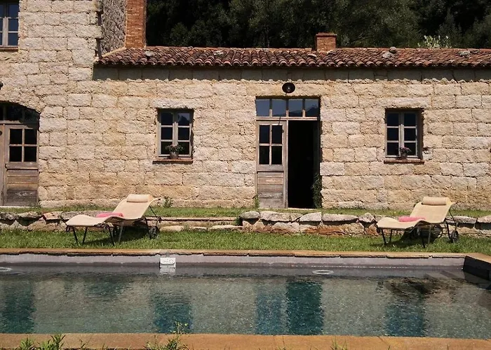 Le Hameau De Saparale 4* 萨尔泰纳